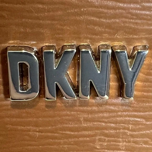 DKNY BRYANT MEDIUM TOTE - Picture 9 of 15